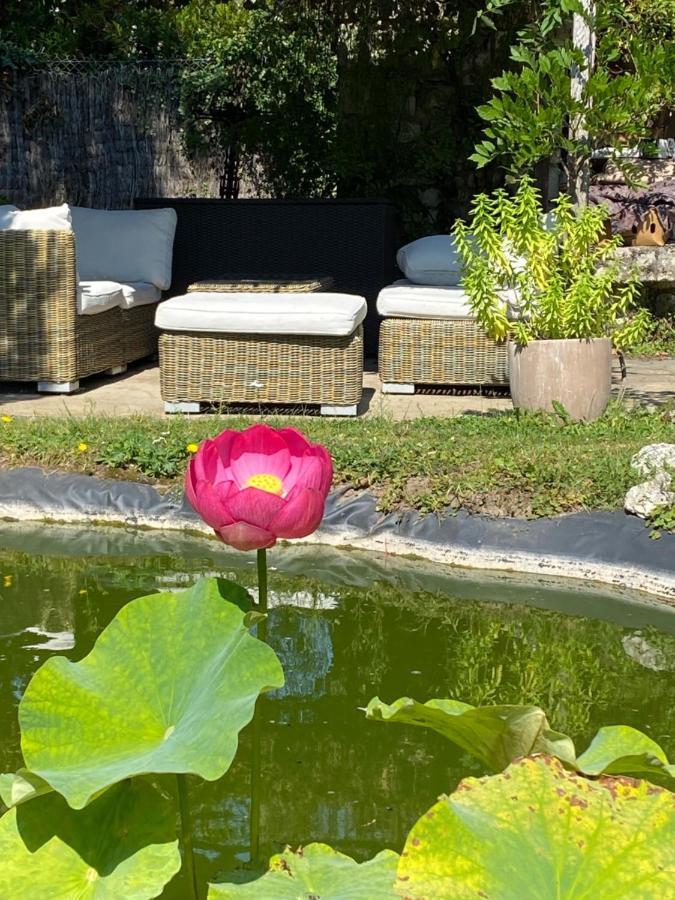 Une Vie En Rose Pressagny-lʼOrgeuilleux Екстериор снимка